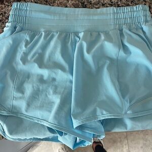 lululemon hotty hot high rise 2.5 shorts